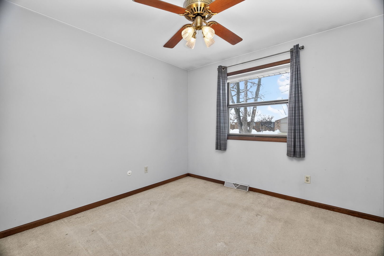 616 Ca Crest Drive, Shorewood, IL 60404