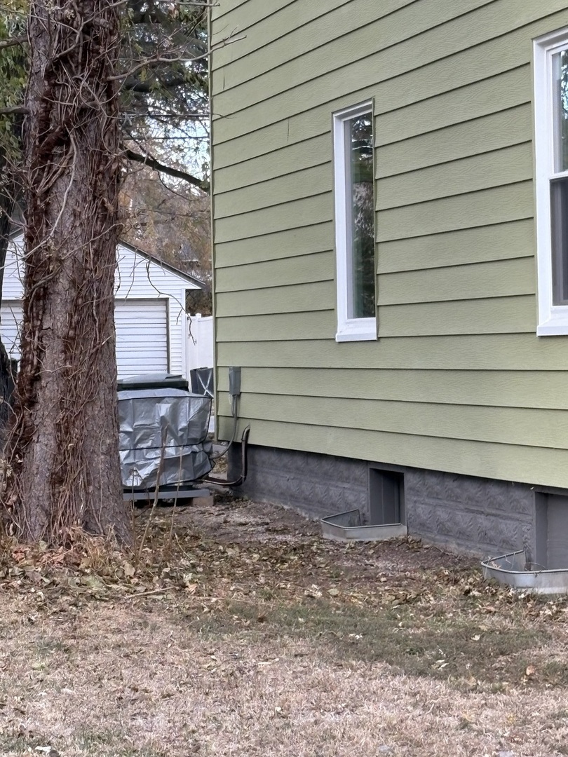 304 1/2 W 7th Street, Sterling, IL 61081