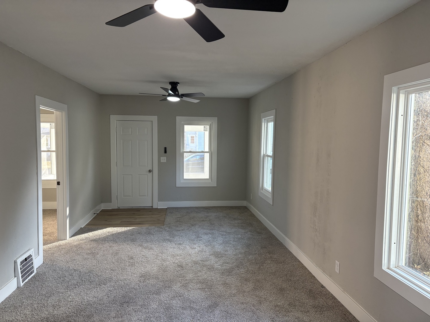 304 1/2 W 7th Street, Sterling, IL 61081