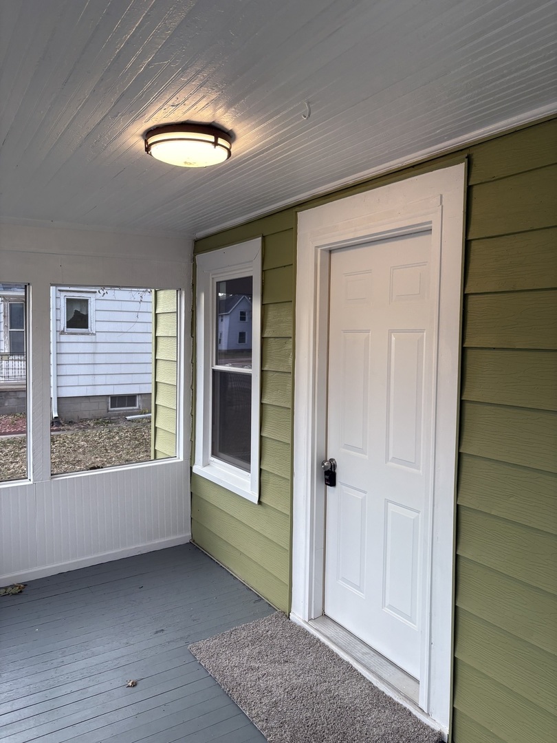 304 1/2 W 7th Street, Sterling, IL 61081