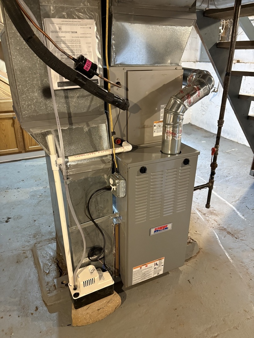 304 1/2 W 7th Street, Sterling, IL 61081