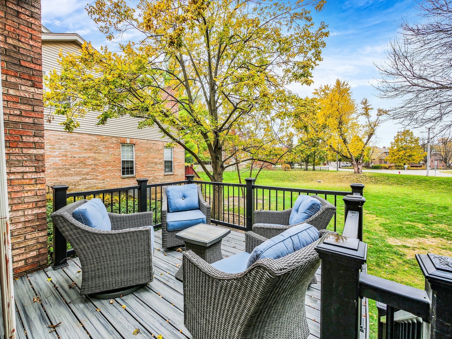 853 Rosebud Court, Roselle, IL 60172