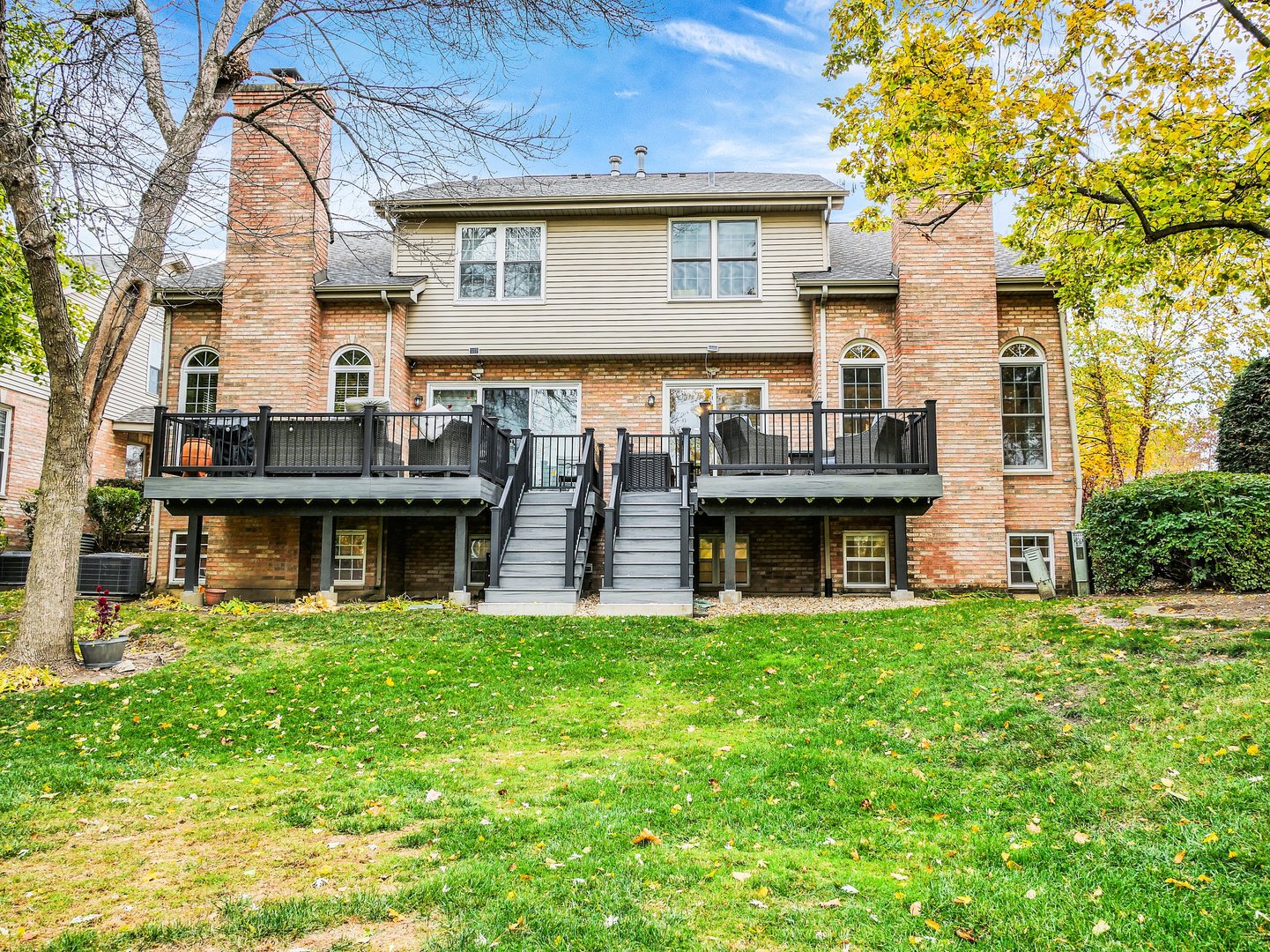 853 Rosebud Court, Roselle, IL 60172