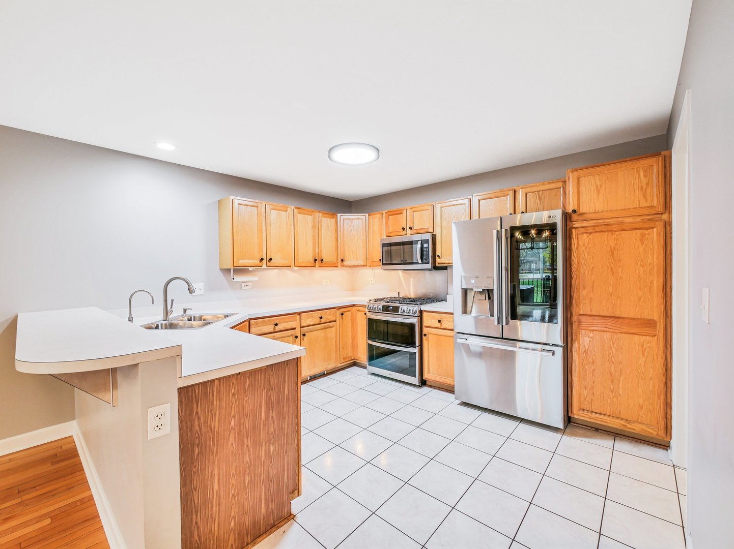 853 Rosebud Court, Roselle, IL 60172