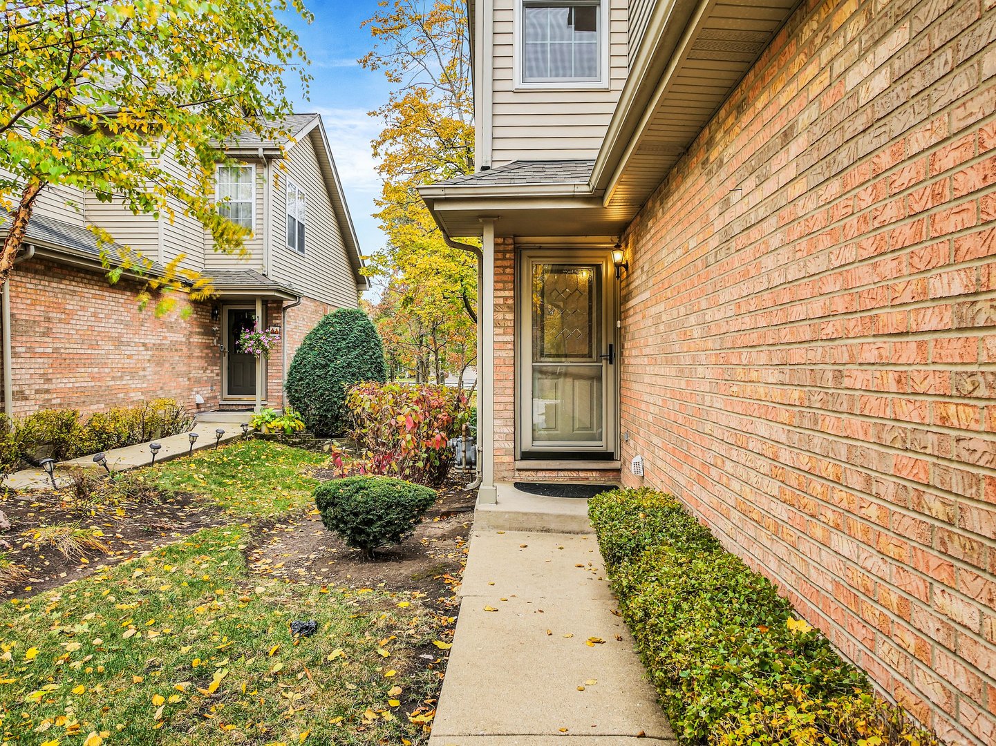 853 Rosebud Court, Roselle, IL 60172