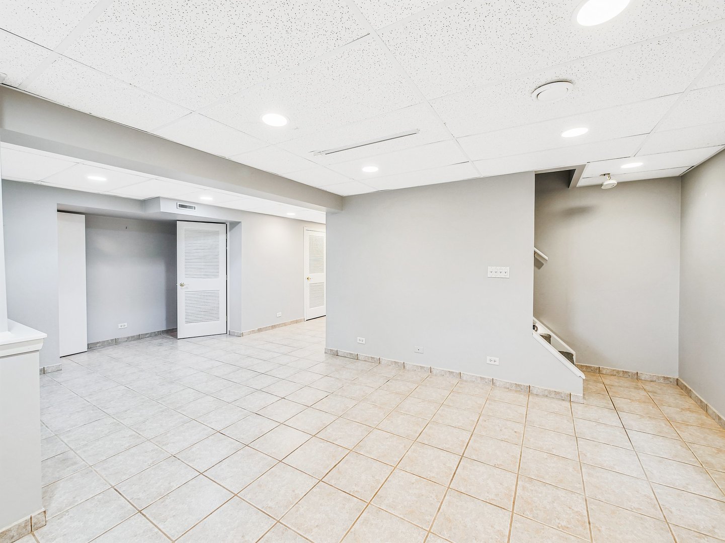 853 Rosebud Court, Roselle, IL 60172