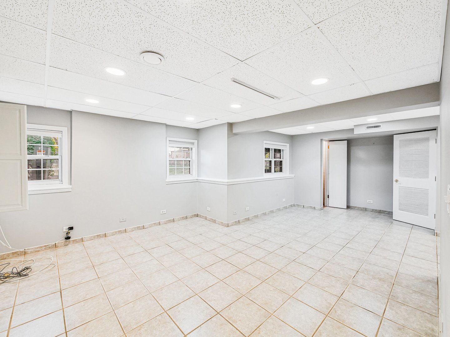 853 Rosebud Court, Roselle, IL 60172