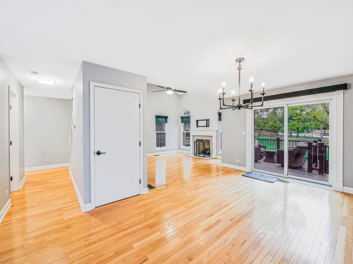 853 Rosebud Court, Roselle, IL 60172