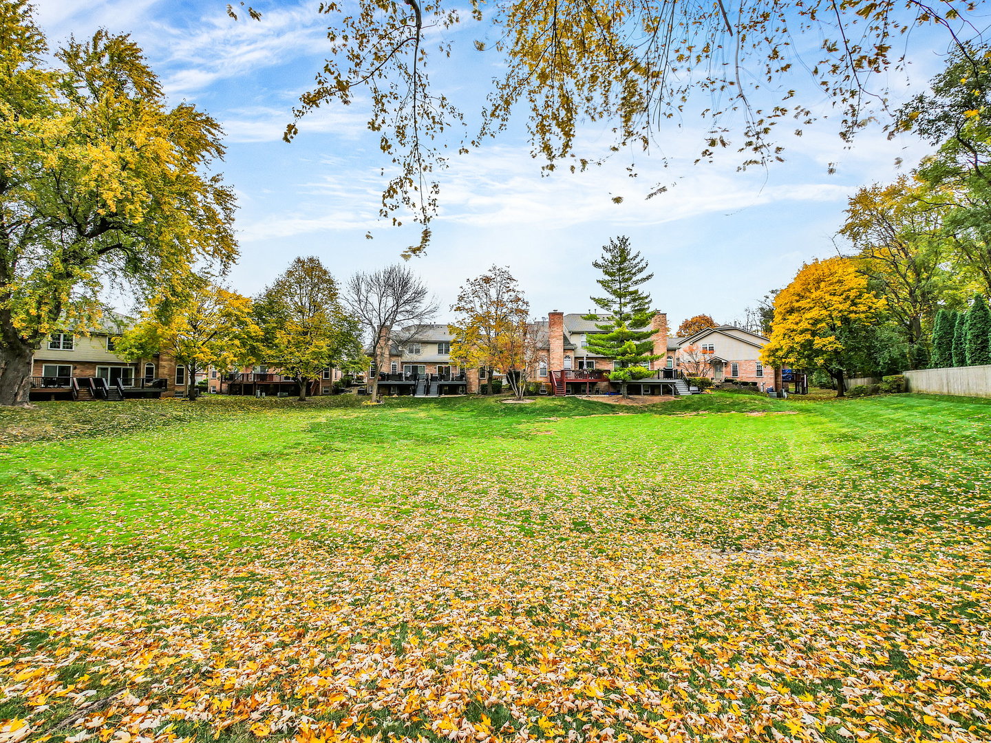 853 Rosebud Court, Roselle, IL 60172