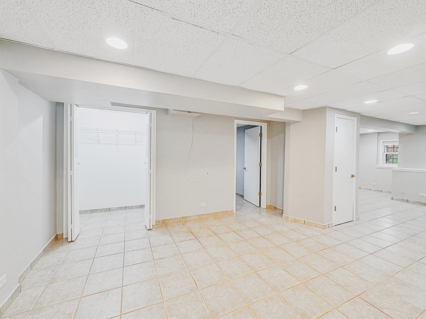 853 Rosebud Court, Roselle, IL 60172