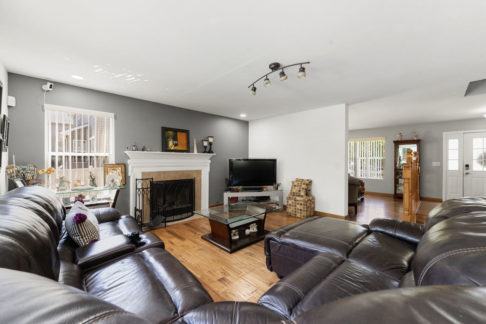 1300 Cambria Drive, Joliet, IL 60431