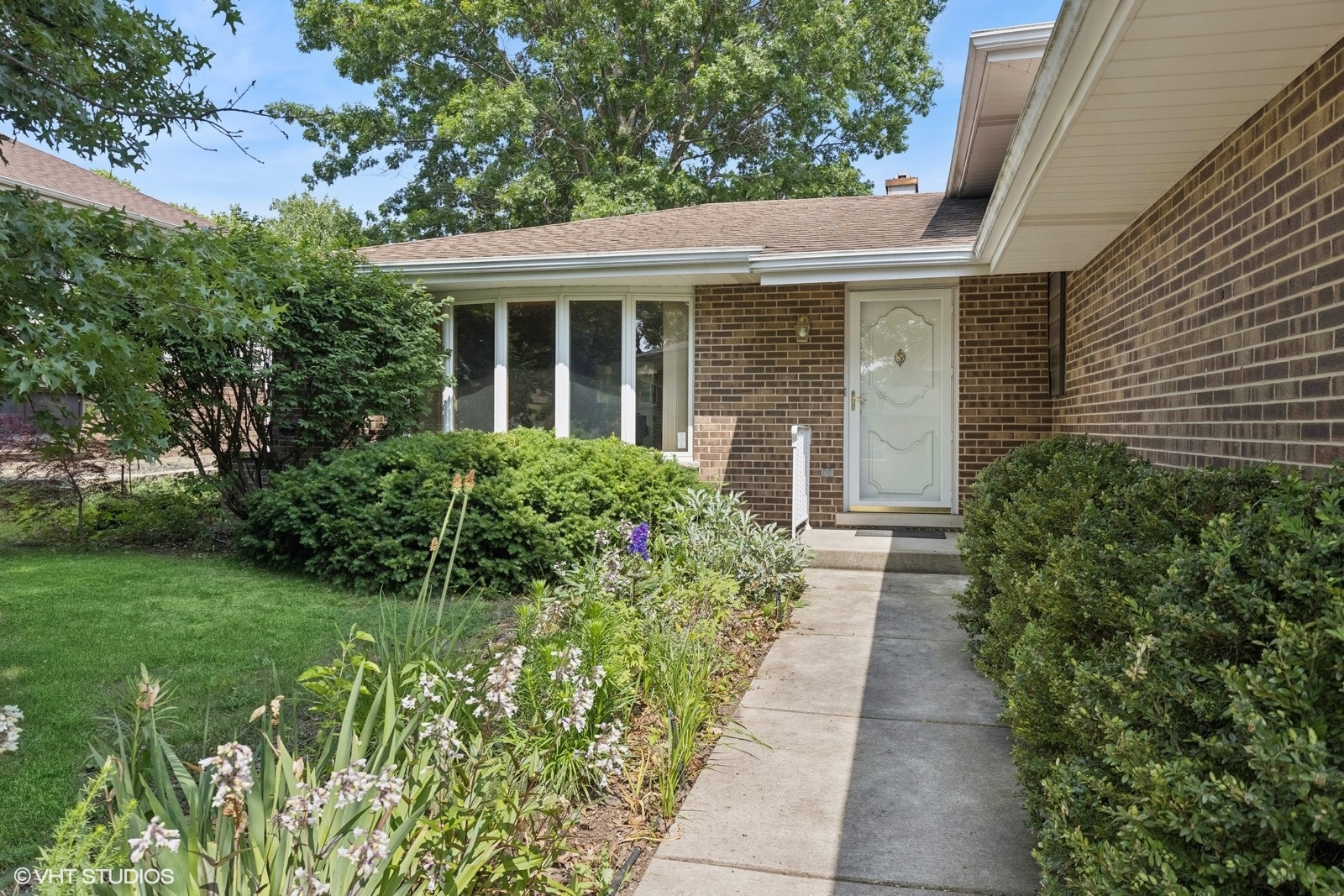 7769 Danbury Drive, Darien, IL 60561