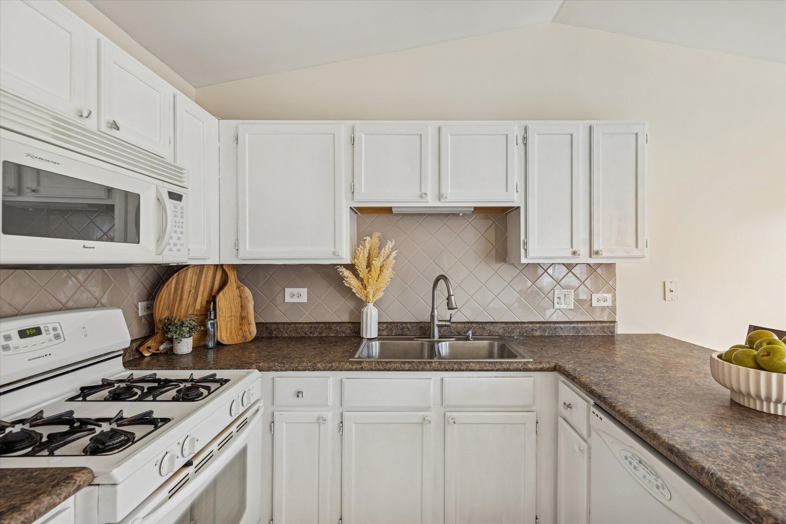 1101 YORKSHIRE Court #C, Elgin, IL 60120