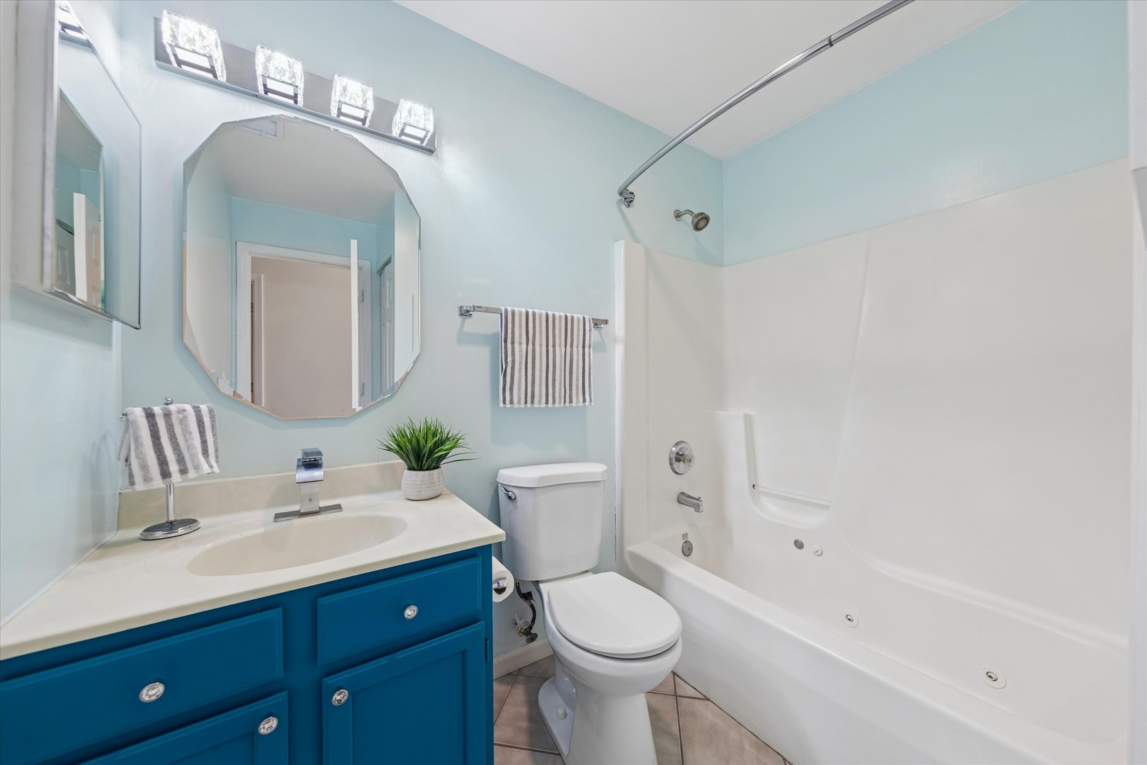 1101 YORKSHIRE Court #C, Elgin, IL 60120