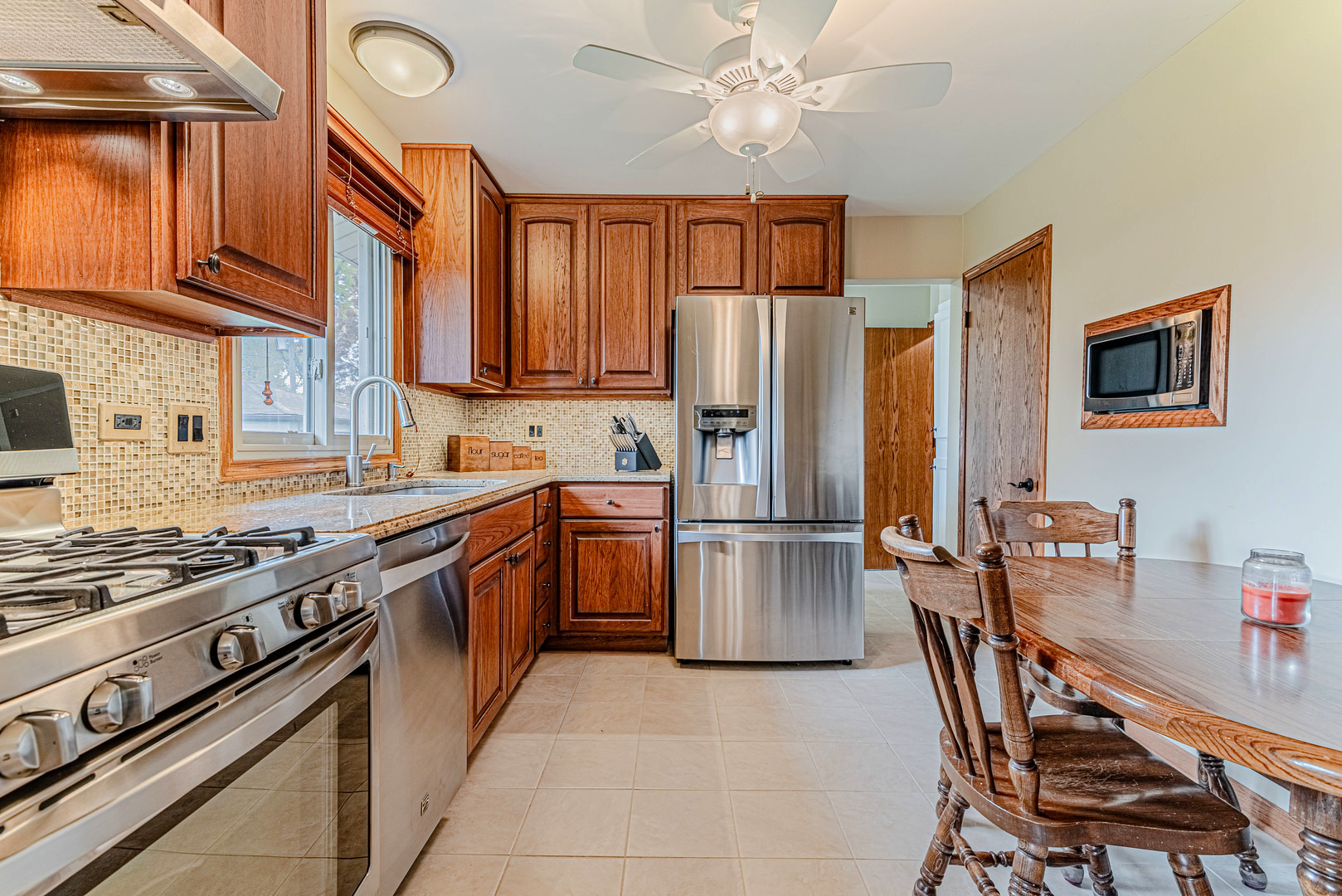 658 Illinois Boulevard, Hoffman Estates, IL 60169