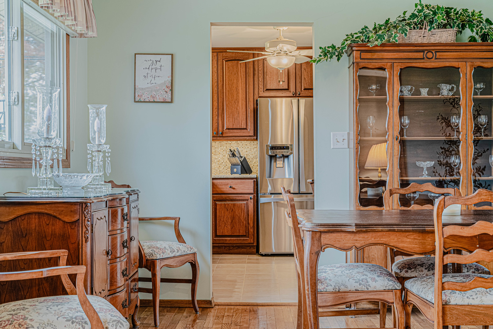 658 Illinois Boulevard, Hoffman Estates, IL 60169