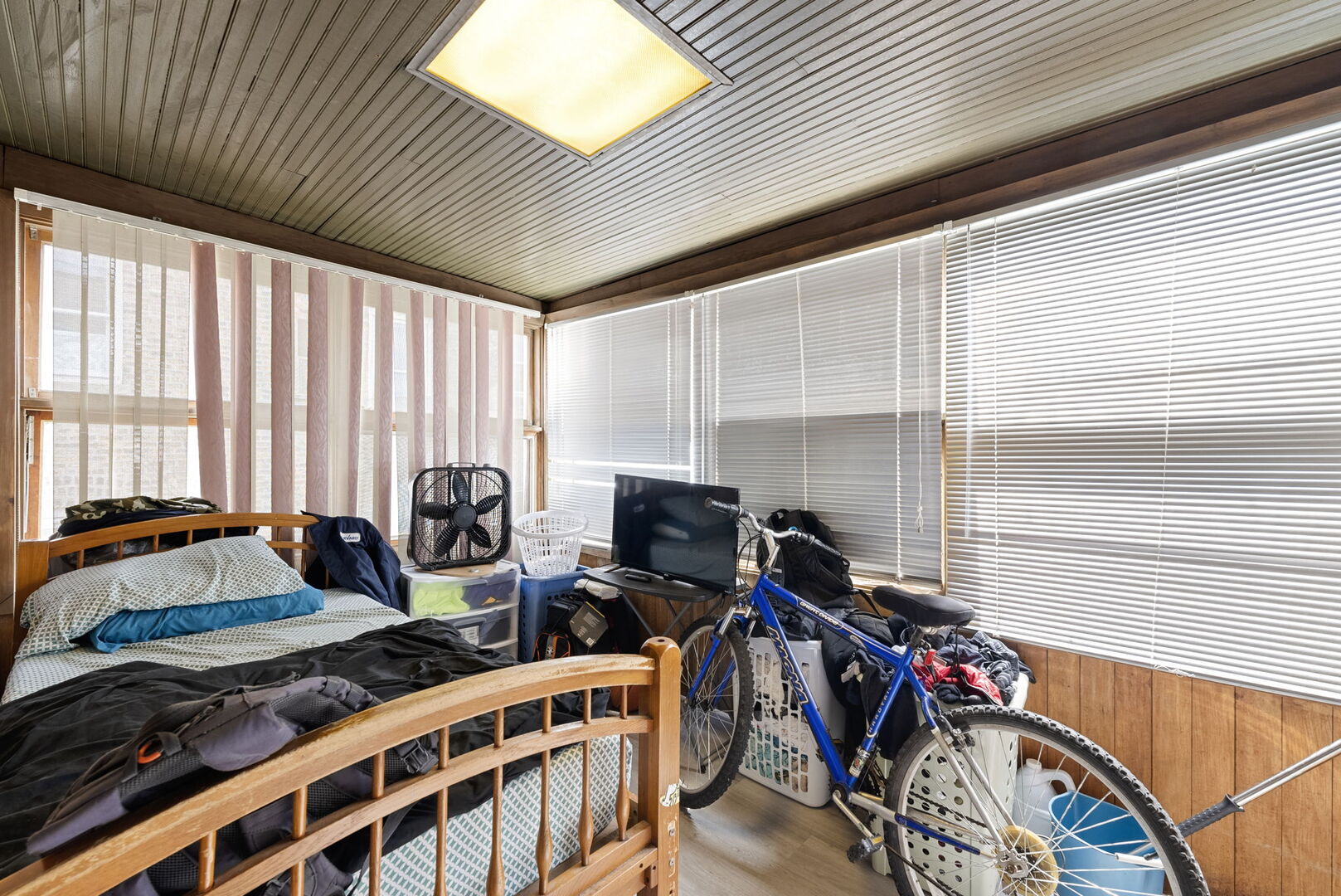 5706 N Saint Louis Avenue, Chicago, IL 60659