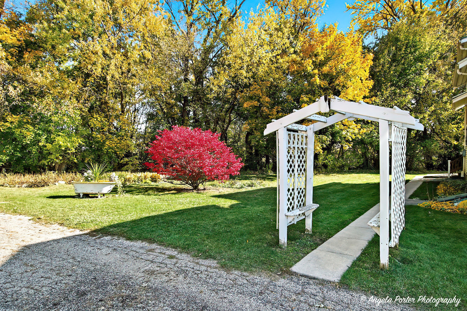 814 N River Road, McHenry, IL 60051