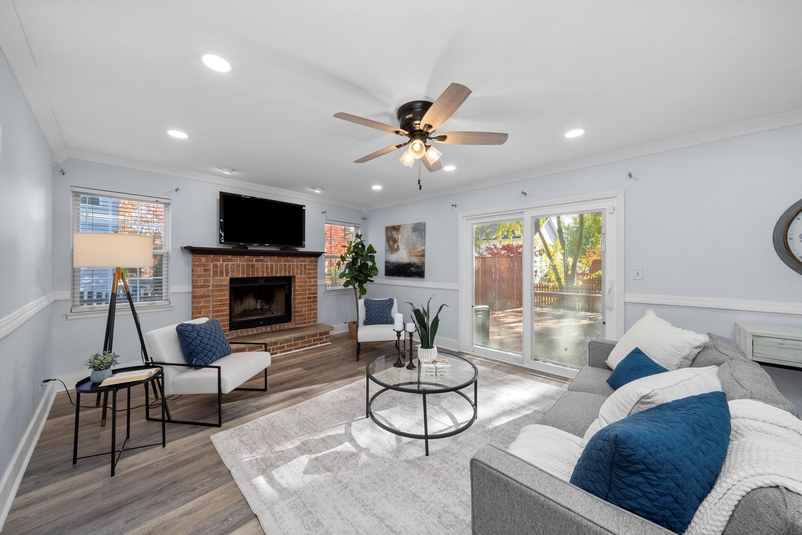 167 Forestview Court, Aurora, IL 60502