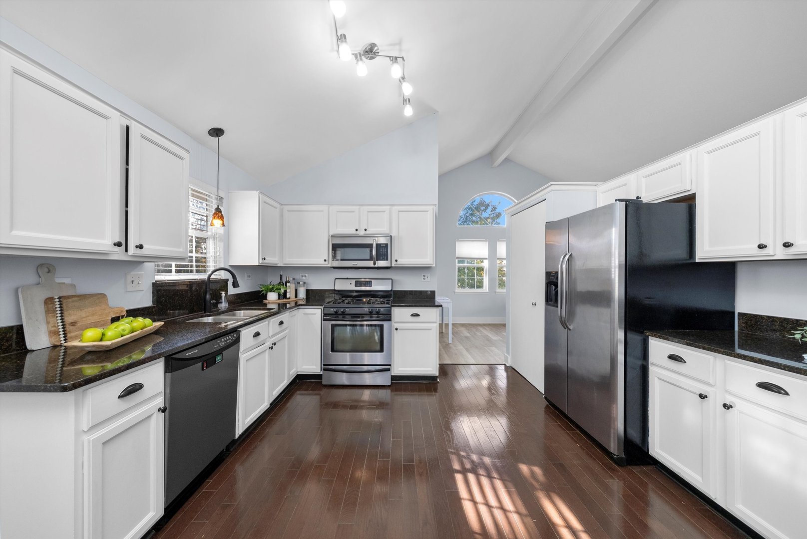 167 Forestview Court, Aurora, IL 60502