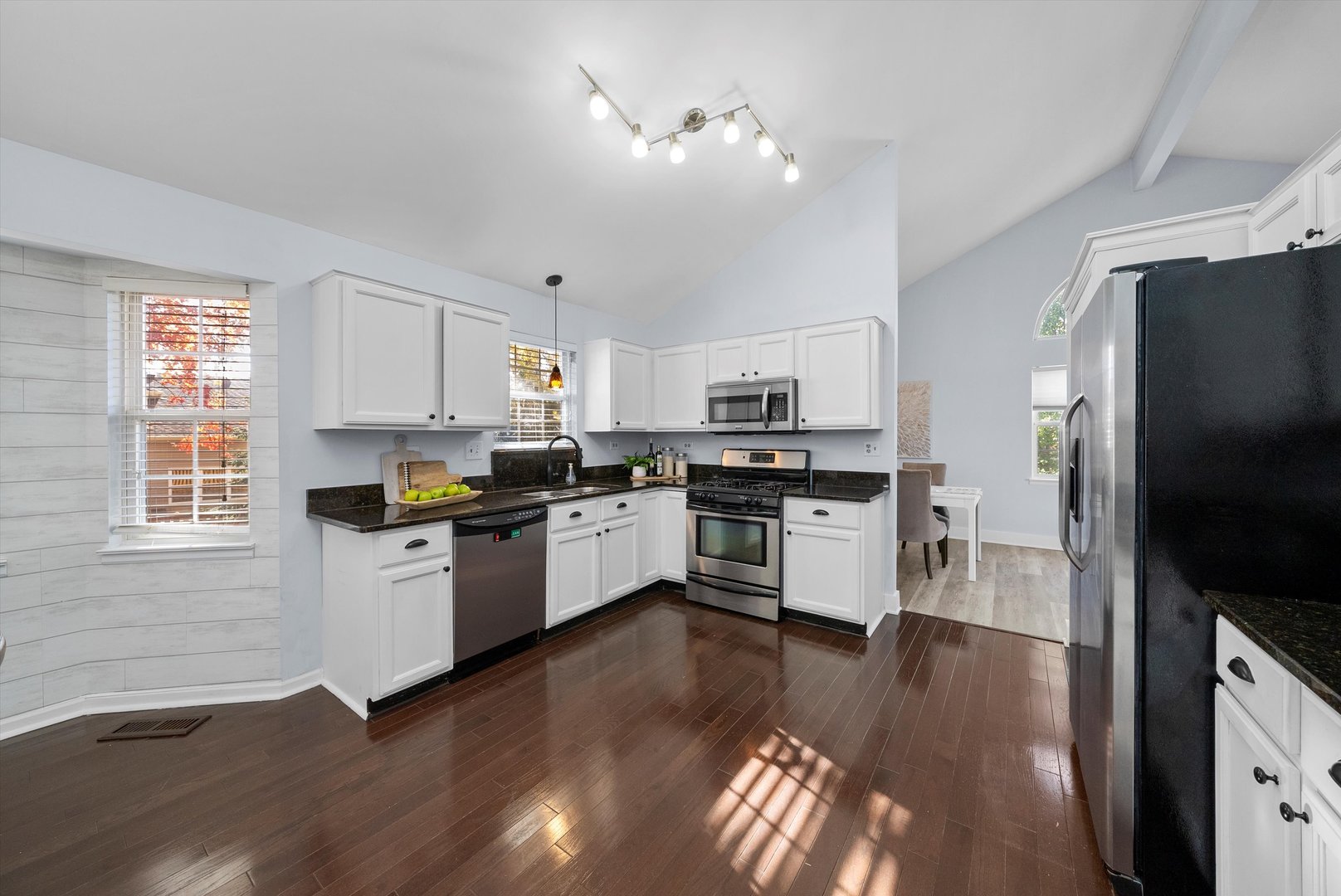 167 Forestview Court, Aurora, IL 60502