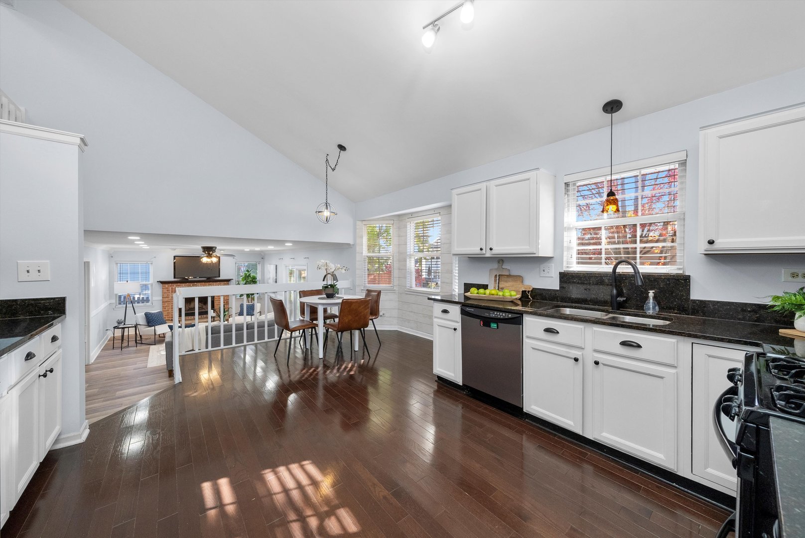 167 Forestview Court, Aurora, IL 60502