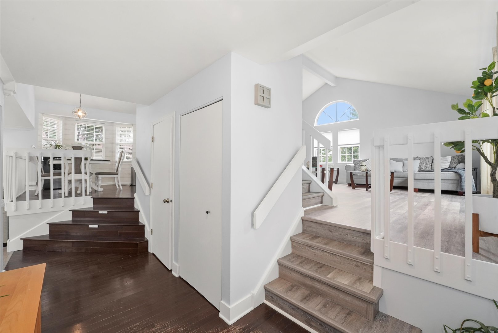 167 Forestview Court, Aurora, IL 60502