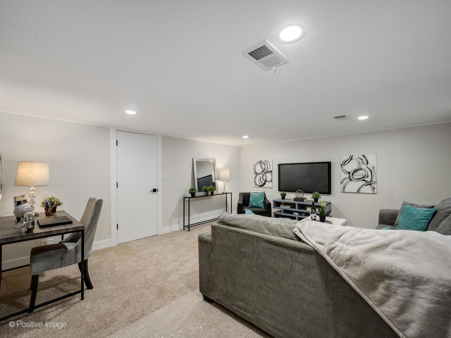 932 N Wheeling Road, Mount Prospect, IL 60056