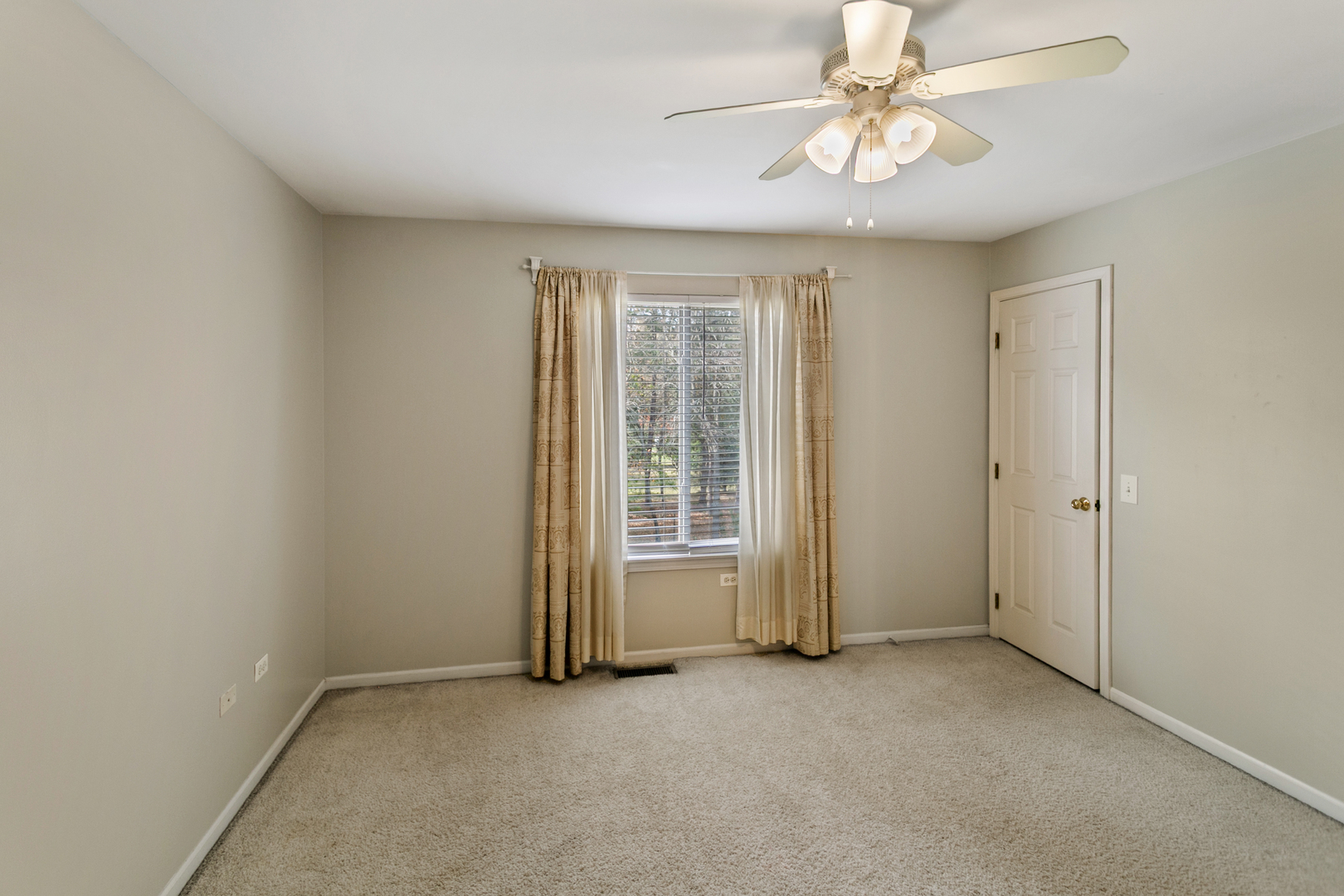 67 Raven Drive, Aurora, IL 60506