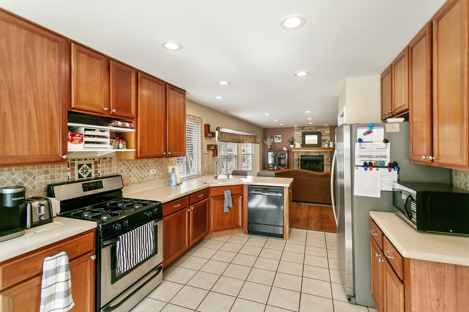 67 Raven Drive, Aurora, IL 60506