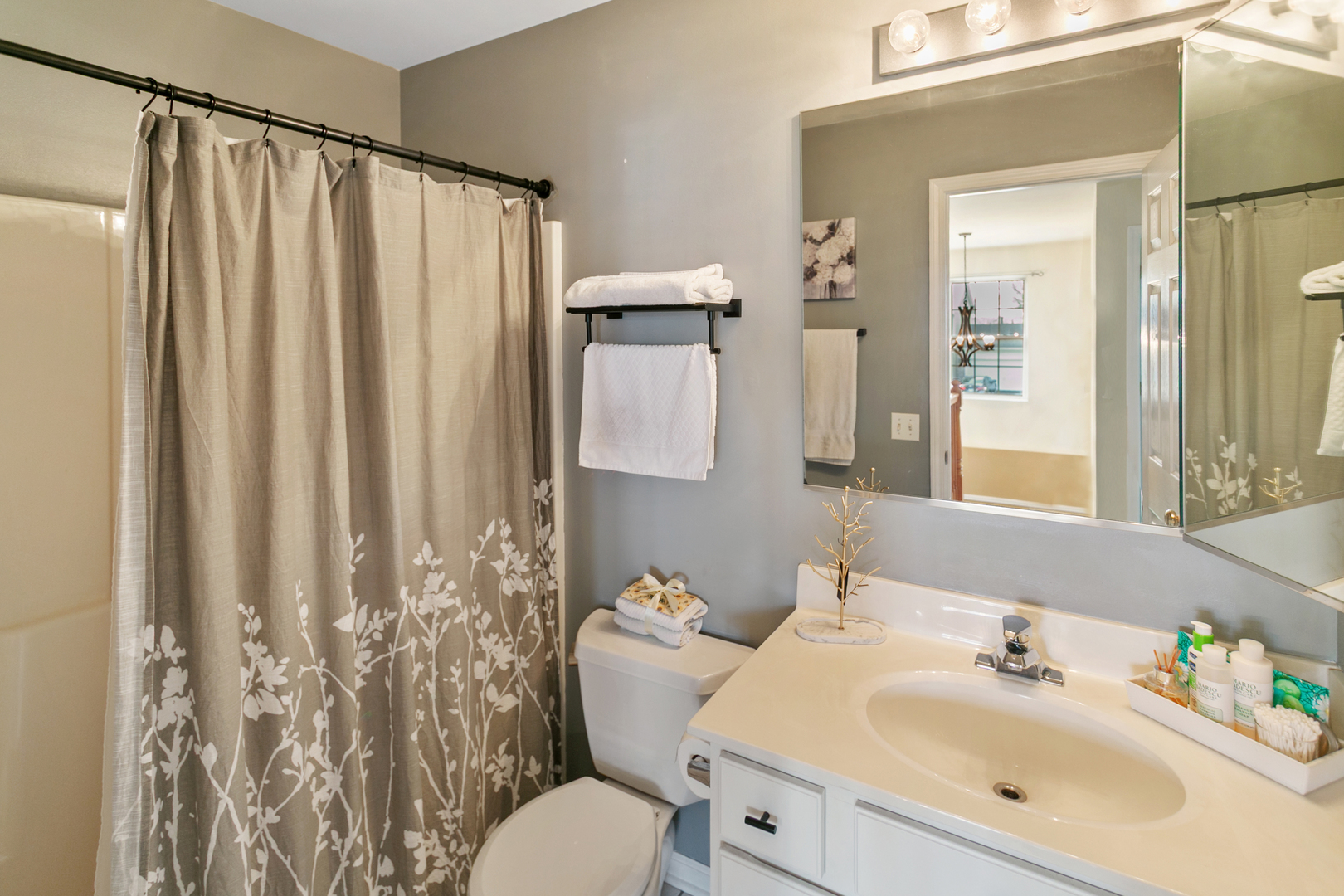 67 Raven Drive, Aurora, IL 60506