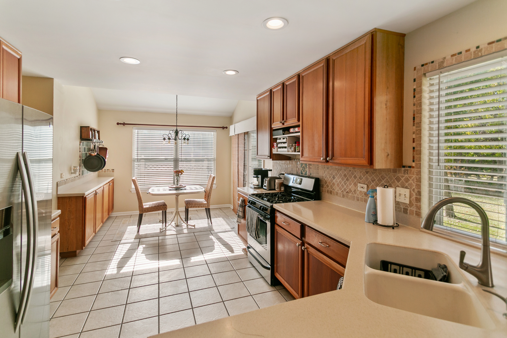 67 Raven Drive, Aurora, IL 60506