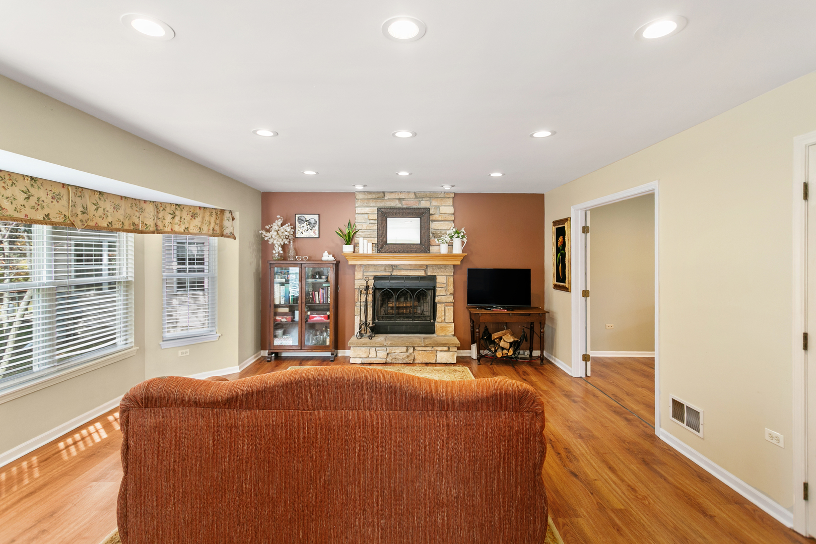 67 Raven Drive, Aurora, IL 60506