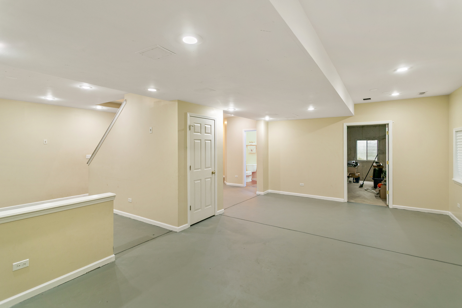 67 Raven Drive, Aurora, IL 60506