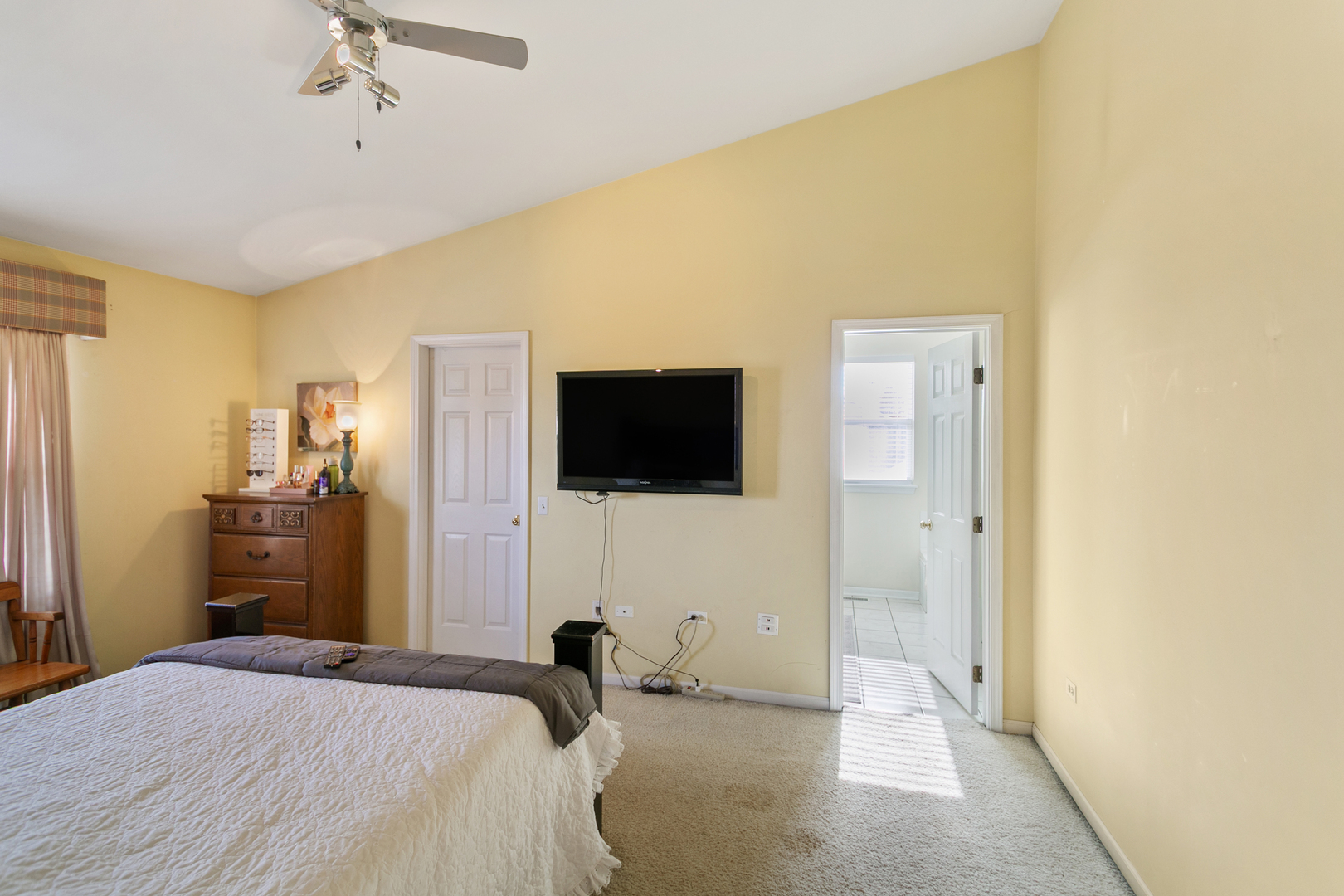 67 Raven Drive, Aurora, IL 60506