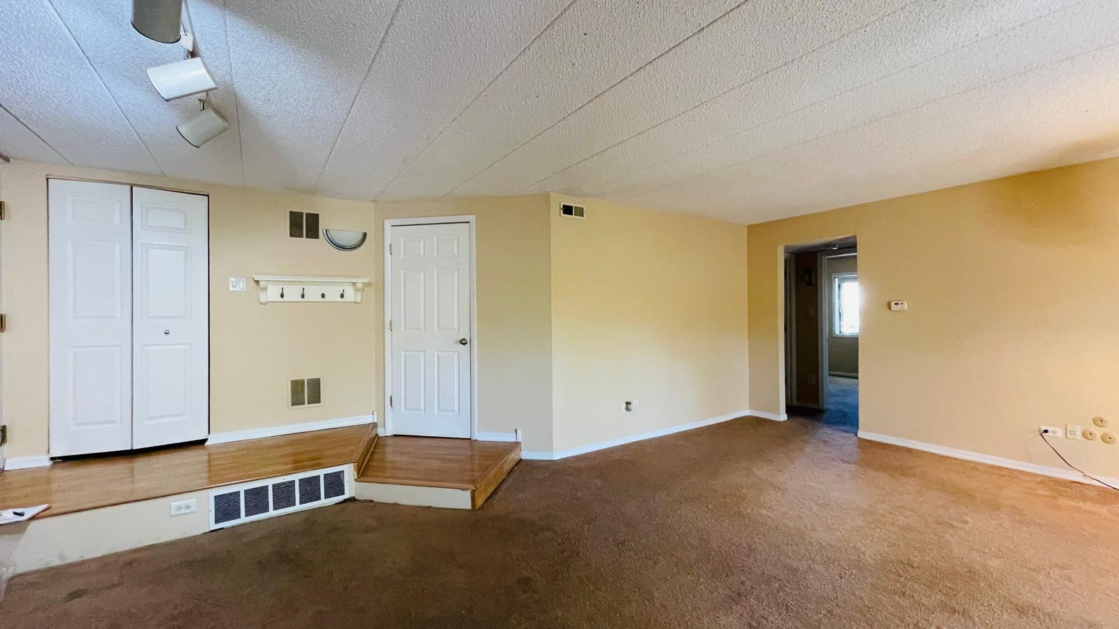 6015 Lakeside Place #101, Tinley Park, IL 60477