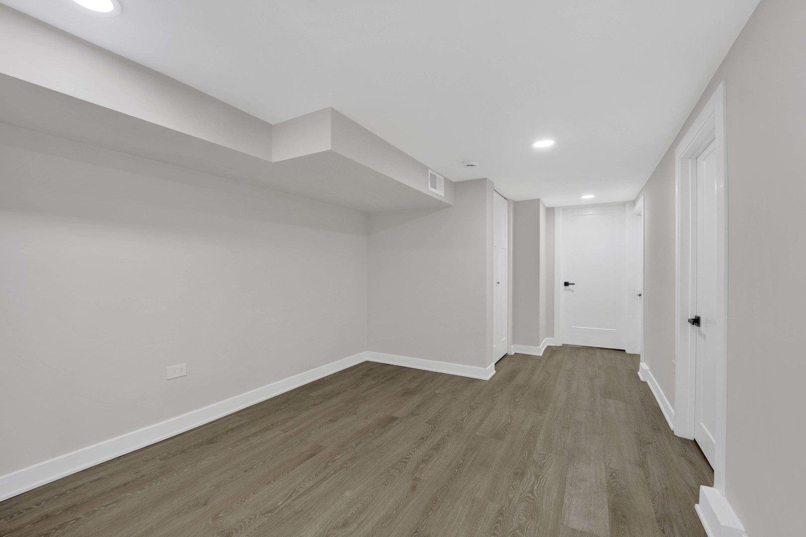 1047 N Saint Louis Avenue, Chicago, IL 60651