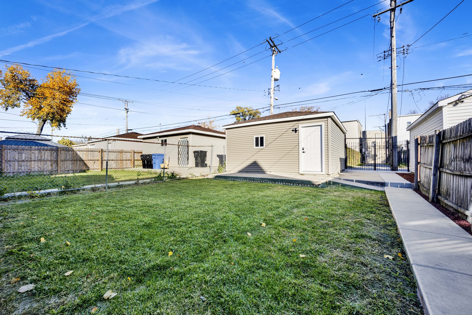 1047 N Saint Louis Avenue, Chicago, IL 60651