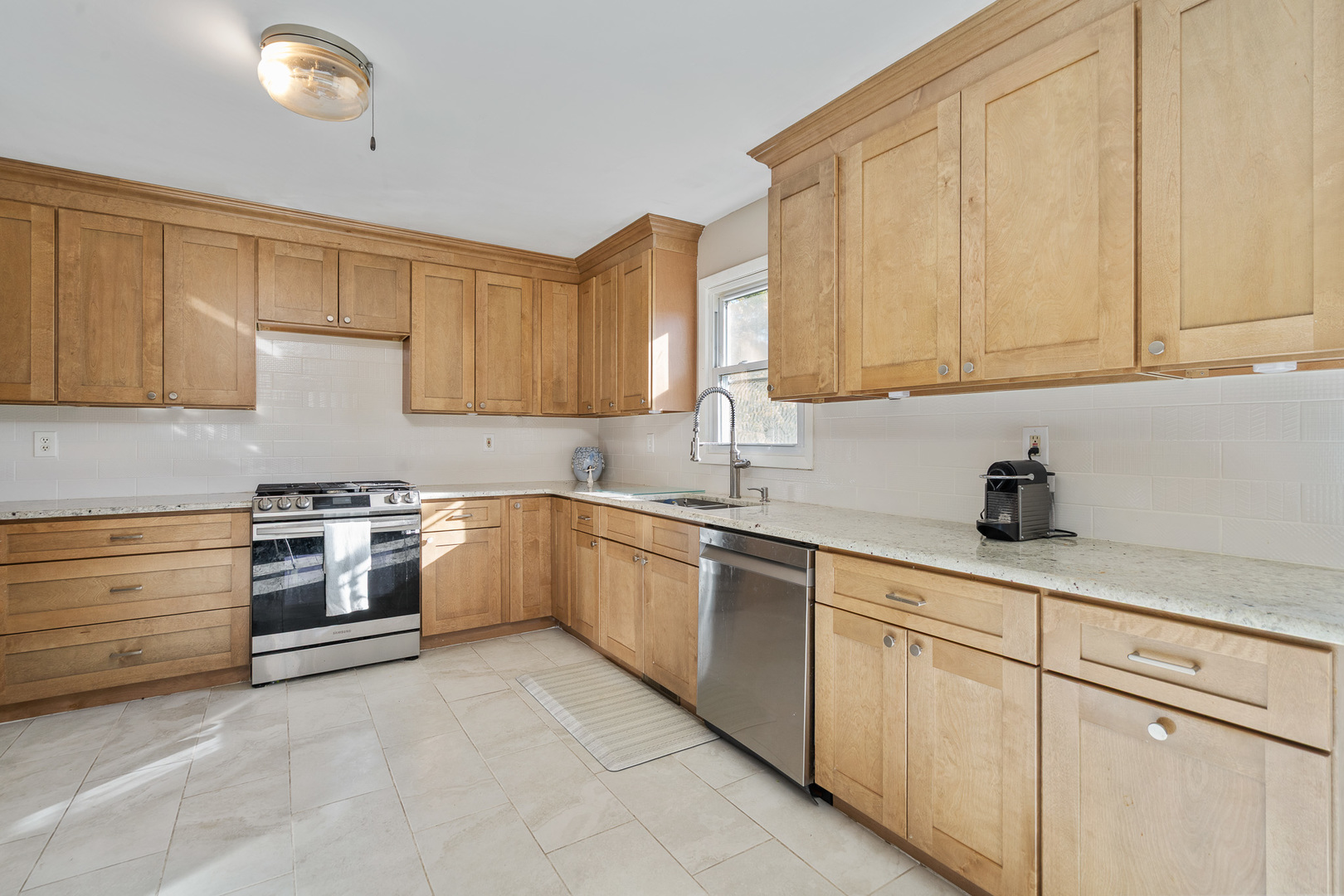 24333 S Valley Drive, Channahon, IL 60410