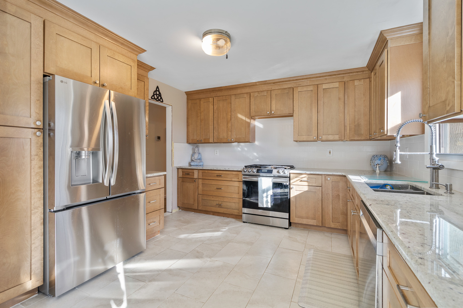 24333 S Valley Drive, Channahon, IL 60410