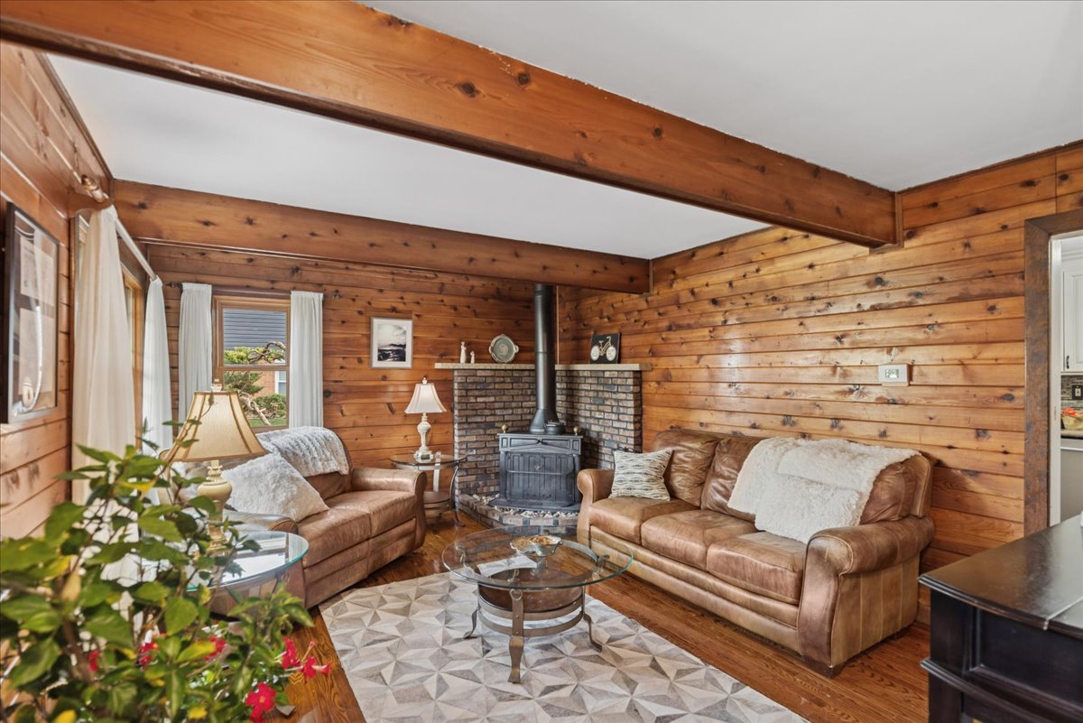 2813 Theresa Avenue, Waukegan, IL 60085