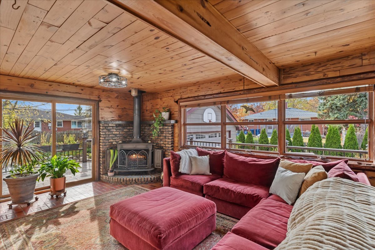 2813 Theresa Avenue, Waukegan, IL 60085