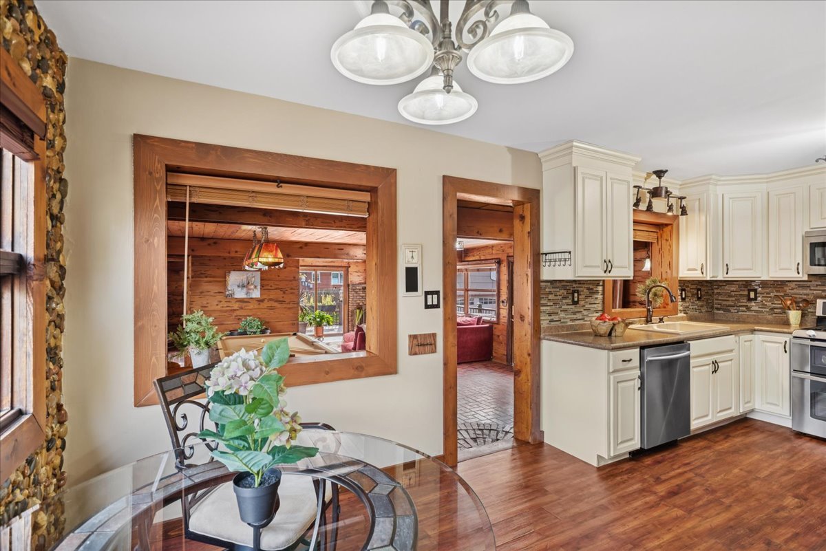 2813 Theresa Avenue, Waukegan, IL 60085