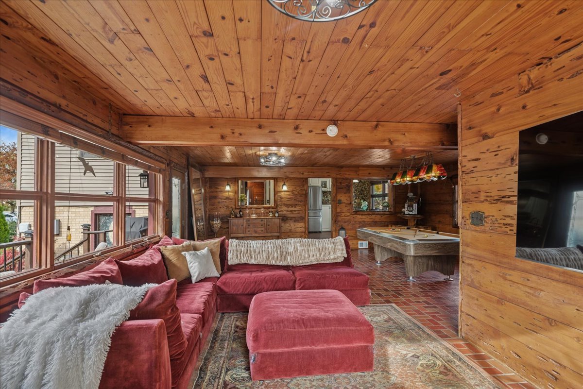 2813 Theresa Avenue, Waukegan, IL 60085