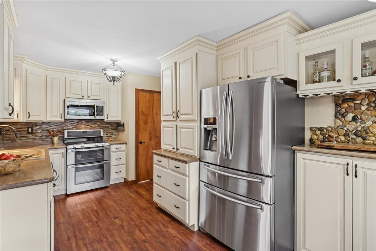 2813 Theresa Avenue, Waukegan, IL 60085