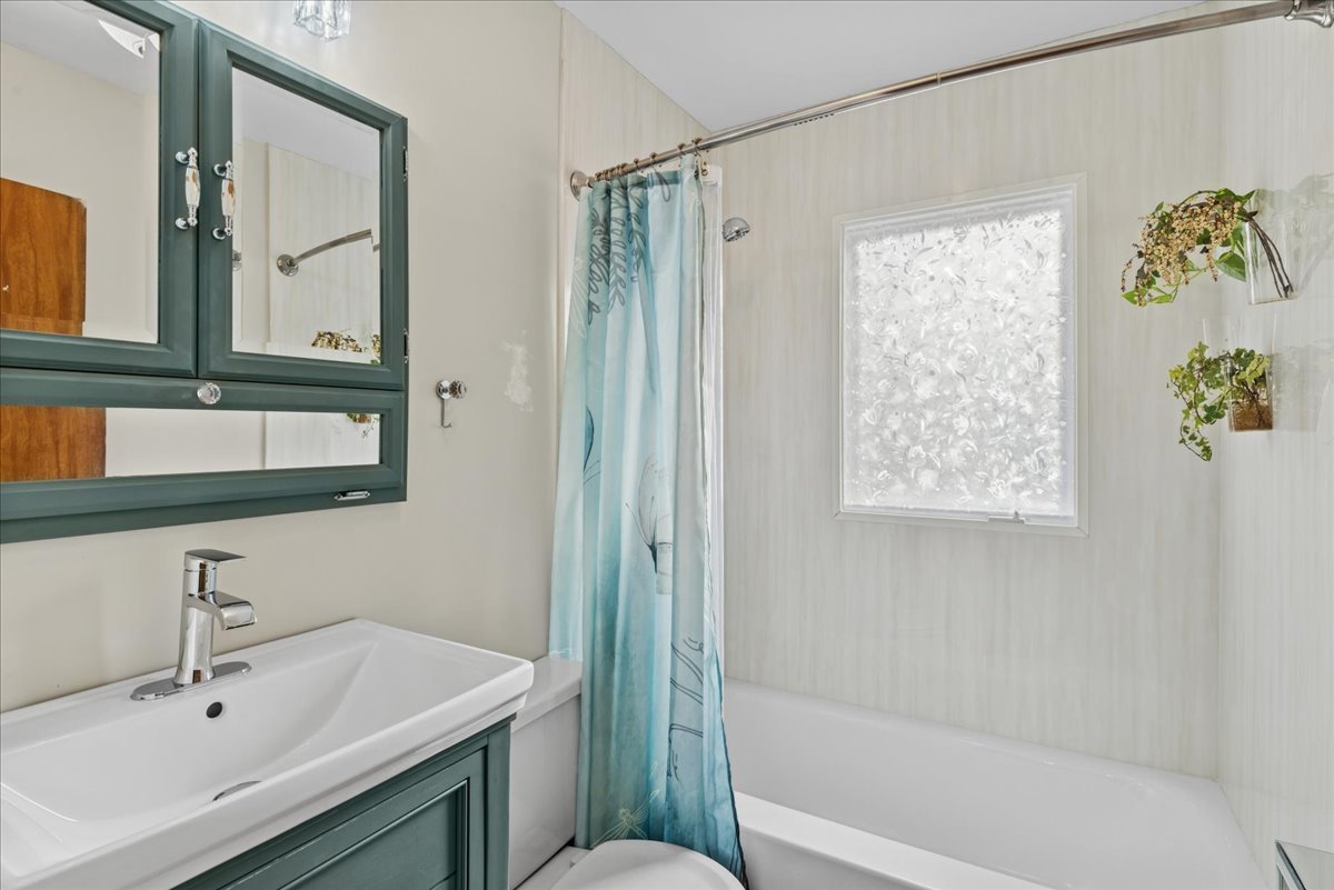 2813 Theresa Avenue, Waukegan, IL 60085