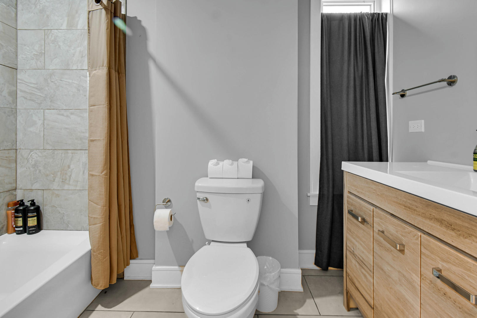 2324 W Warren Boulevard, Chicago, IL 60612