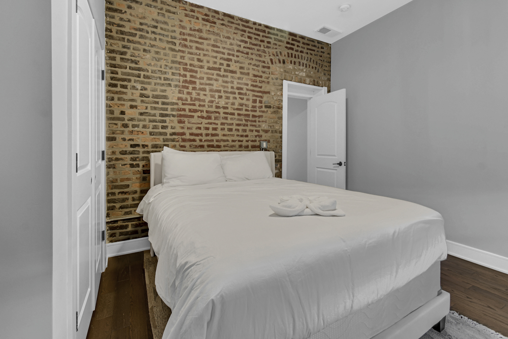 2324 W Warren Boulevard, Chicago, IL 60612