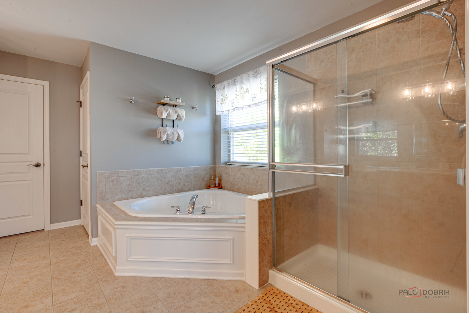 725 Porter Circle, Lindenhurst, IL 60046