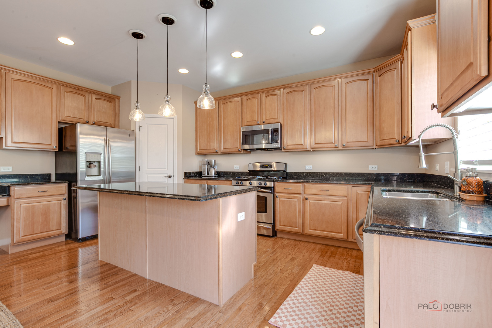 725 Porter Circle, Lindenhurst, IL 60046